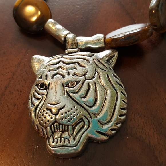 (NWOT) Tigers Eye Quartz Necklace w/ Tiger Charm - Picture 2 of 7
